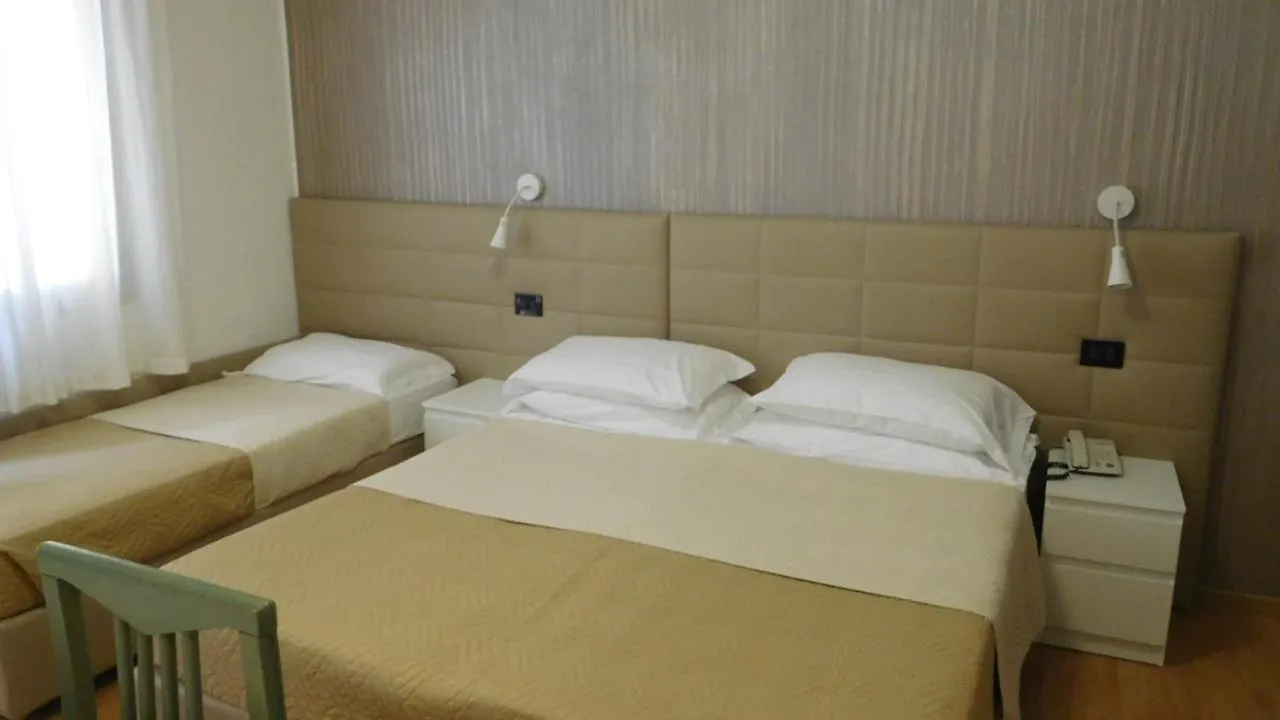 Hotel Emperador Lido di Jesolo 3*,  Italia