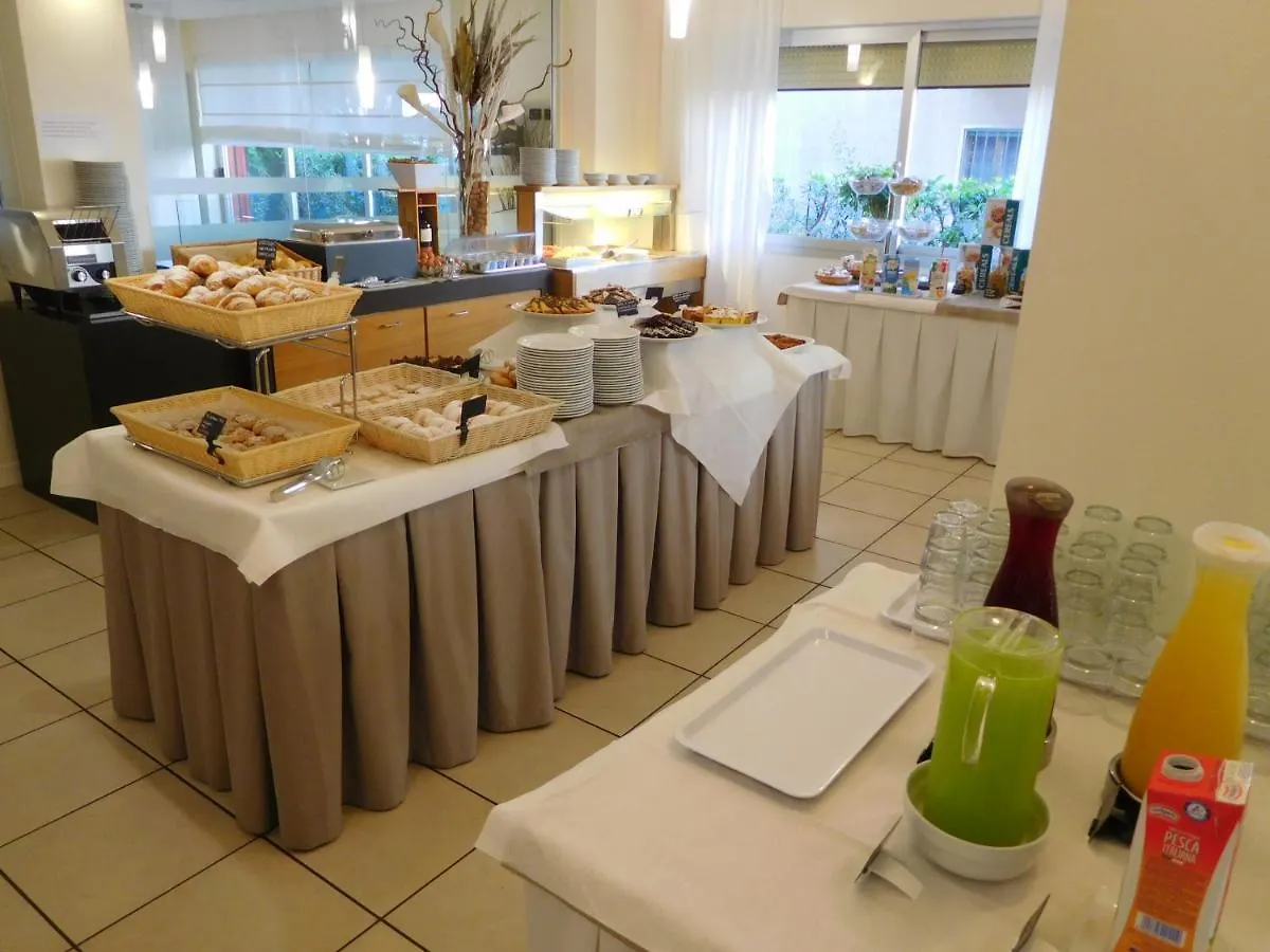 Hotel Emperador Lido di Jesolo 3*,  Italy